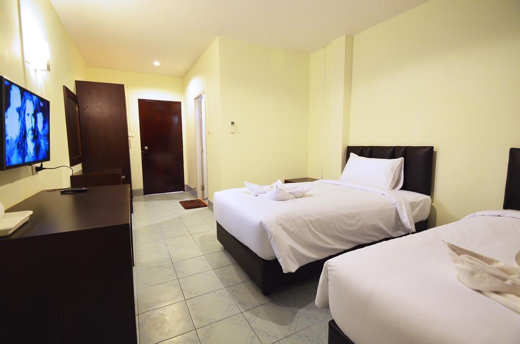 Paripas Express Patong Otel Oda fotoğraf